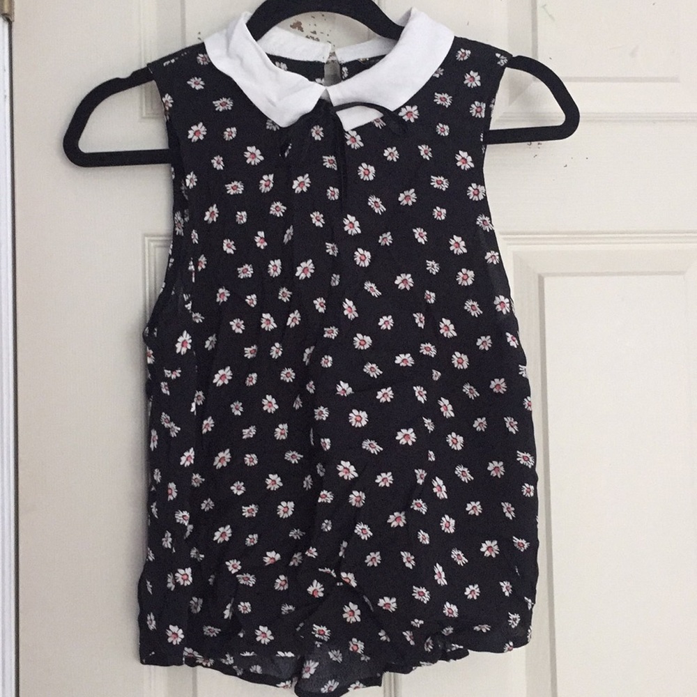 Daisy print sleeveless top